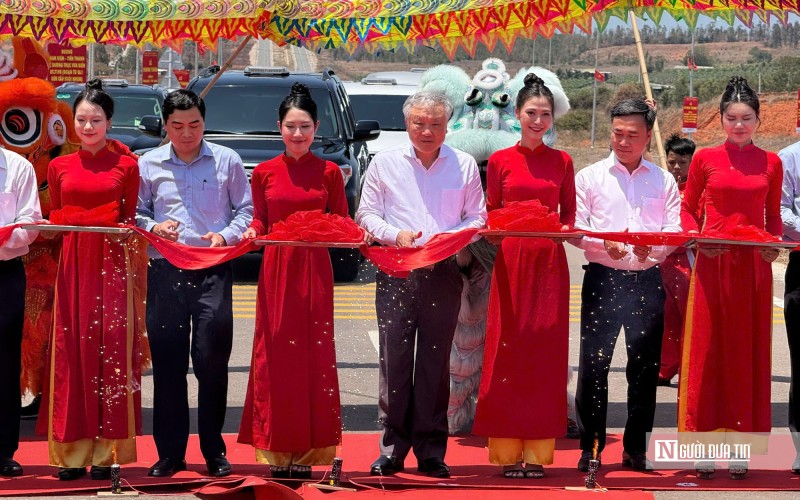 Phó Thủ tướng Nguyễn Hoà Bình cắt băng khánh thành 2 công trình trọng điểm ở Bình Thuận