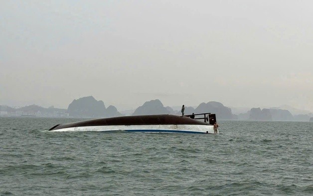 Vụ đắm tàu trên vịnh Hạ Long: Mưa giông ập đến bất ngờ qua lời kể của du khách