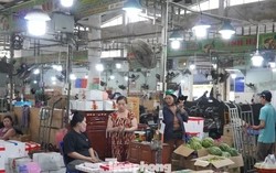 Tiểu thương chợ đầu mối 'đứng ngồi không yên' vì cước phí phi mã