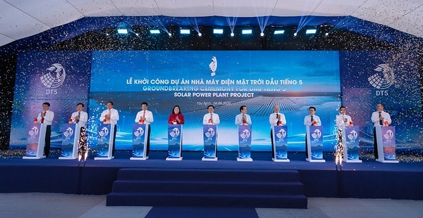 Trinasolar được lựa chọn cung cấp mô-đun cho dự án điện mặt trời nổi Dầu Tiếng 5 công suất 562MW tại Việt Nam