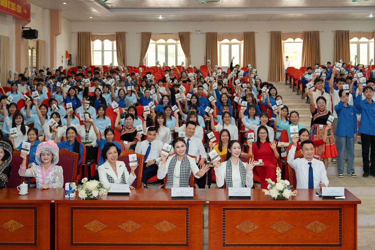 Tủ sách Nền tảng Đổi đời gieo tri thức, tiếp sức người trẻ vùng cao