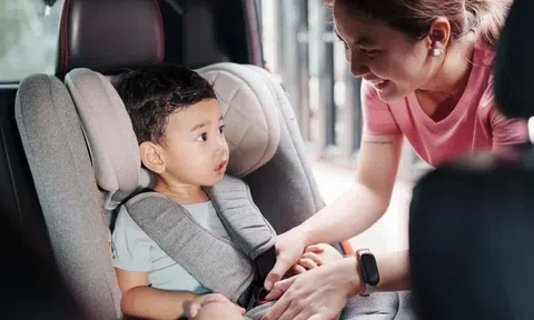 Quy định sử dụng ghế trẻ em trên ô tô tại các nước như thế nào?