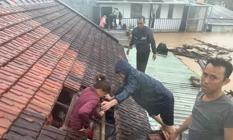 Ấm áp tình người xứ Nẫu trong cơn lũ dữ