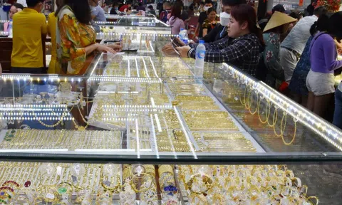 Giá vàng hôm nay 30-1: Giá vàng thế giới biến động gần 500 USD