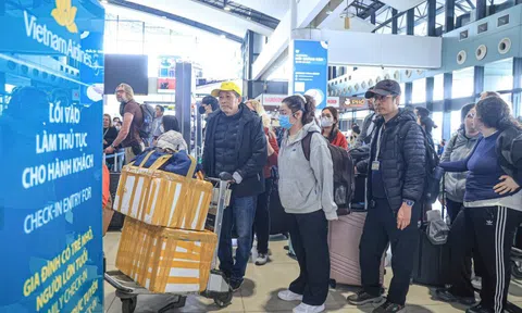 "Cháy vé" nhiều đường bay Tết từ TPHCM đi miền Trung, miền Bắc