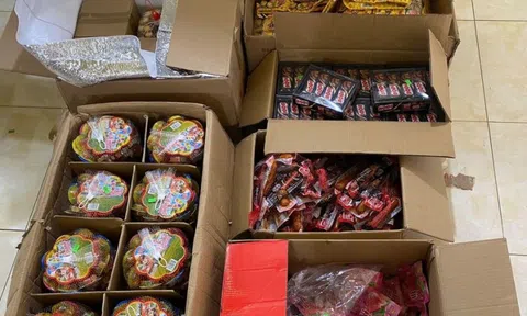 Phát hiện xe ô tô vận chuyển hàng nghìn thực phẩm không rõ nguồn gốc