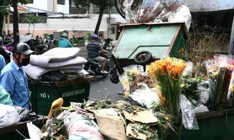 Không có quy định "tiền rác tháng 13" tại TP HCM, sao vẫn thu, không đóng gần như không được?