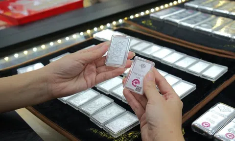 Giá bạc bất ngờ quay đầu tăng mạnh