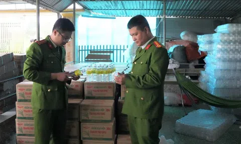 Bắt giữ Lê Thị Lộc chuyên sản xuất giấm giả: Trong nửa năm cung cấp khoảng 60.000 chai giấm chứa toàn axit acetic công nghiệp ra thị trường