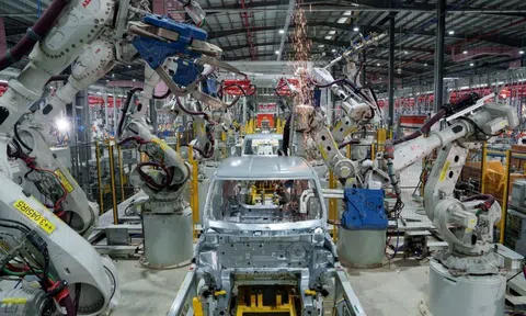 VinFast tuyển dụng 2.000 nhân sự tại quê hương của tỷ phú Phạm Nhật Vượng, thu nhập với vị trí công nhân tới 18 triệu đồng/tháng