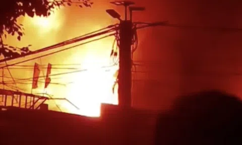 Cháy lớn tại xưởng mây tre giang đan rộng ngàn m2