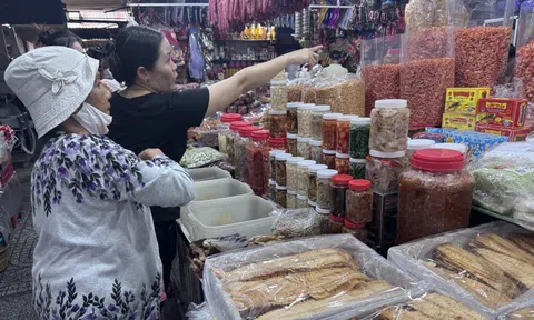 Hình ảnh "chợ quà quê" ở TP HCM ngày cận Tết