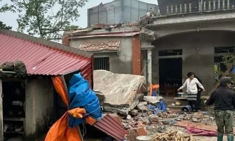 Căn nhà 2 tầng đổ sập sau tiếng nổ lớn, 1 người tử vong