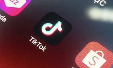 Một năm tăng phí liên tục, giá hàng trên sàn “đội” thêm 33%