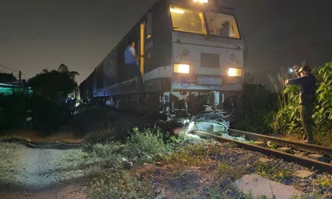 Băng qua đường sắt trong đêm, người điều khiển xe máy bị tàu hàng tông tử vong