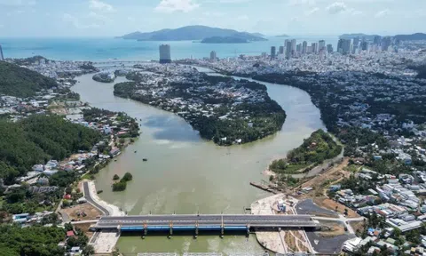 Cho xe lưu thông trên cầu đập ngăn mặn sông Cái Nha Trang từ 13-2