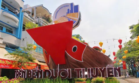 Không khí rộn ràng trước giờ khai mạc Chợ hoa xuân "Trên bến dưới thuyền"