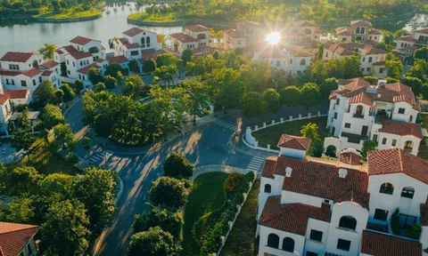 Vàng lập đỉnh, lãi suất đi ngang: Dòng tiền lớn âm thầm tìm về “vùng trũng” tích sản