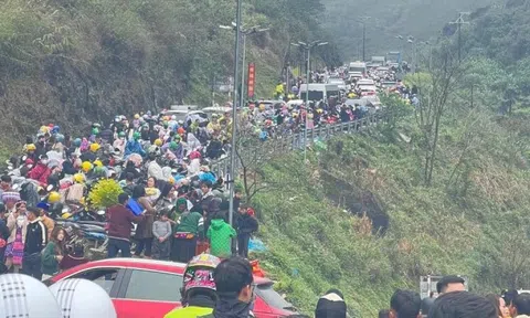 'Thất thủ' đường lên Tây Bắc du xuân