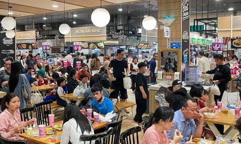 Rời mâm cỗ Tết, dân Thủ đô đổ xô đi 'giải ngán'