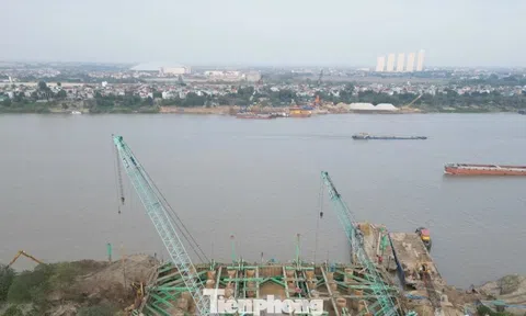 Hà Nội: Nhiều dự án giao thông công nhân 'cắm cờ, dựng trại' quyết tâm vượt tiến độ