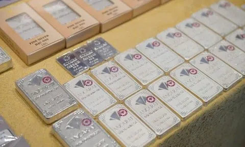 Giá bạc bất ngờ đảo chiều giảm