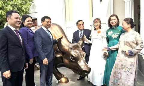 3 nữ tướng Nguyễn Thanh Phượng, Nguyễn Thị Phương Thảo, Nguyễn Thị Mai Thanh cùng xuất hiện tại Lễ đánh cồng