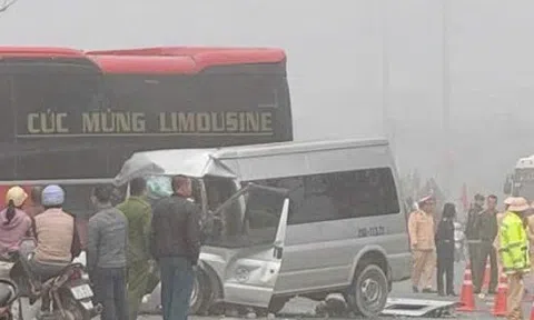Xe khách va chạm xe 16 chỗ, 1 người chết, nhiều người bị thương