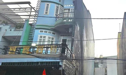 Cháy ở TPHCM, đe dọa 2 căn nhà