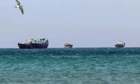 Hơn 10% đội tàu container toàn cầu bị kẹt ở eo biển Hormuz