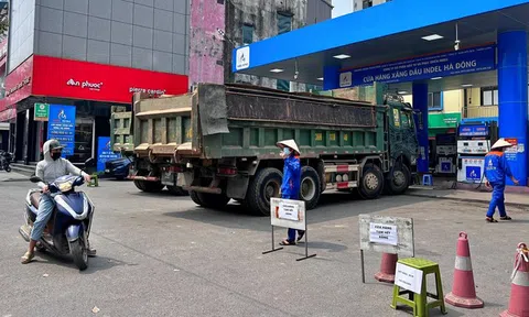Hà Nội: Doanh nghiệp xăng dầu xin được dừng bán vì hết hàng