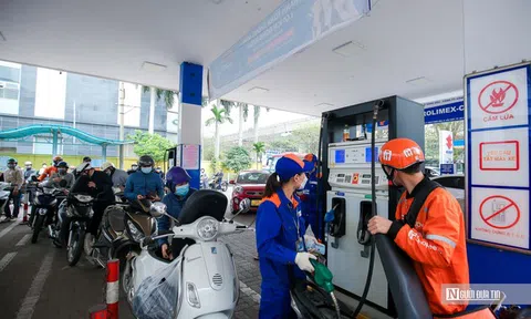 Phó Thủ tướng chỉ đạo theo sát giá xăng dầu, bảo đảm nguồn cung