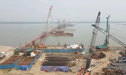 Đủ mặt bằng sạch, dự án cầu Hồng Hà vượt tiến độ