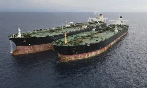 Đang di chuyển thì Mỹ bất ngờ 'bật đèn xanh', hơn 33 triệu thùng dầu Nga lập tức hướng thẳng đến Ấn Độ