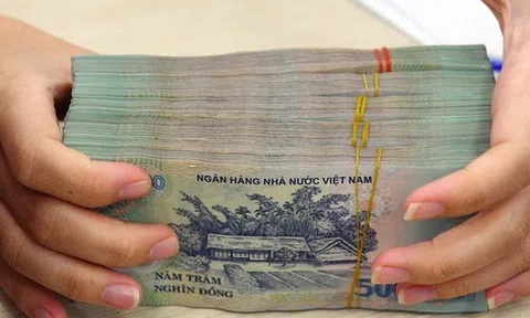 Doanh nghiệp trả lương từ 5 triệu đồng trở lên có bắt buộc chuyển khoản? Thuế TP Hà Nội trả lời