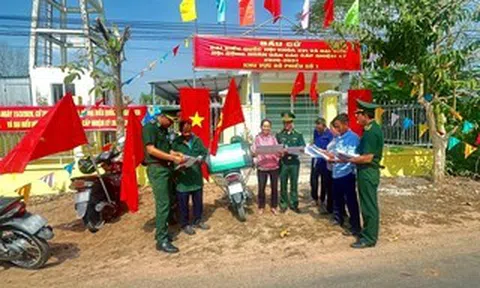 “Tiếng loa Biên phòng” vẫn miệt mài trước giờ bầu cử