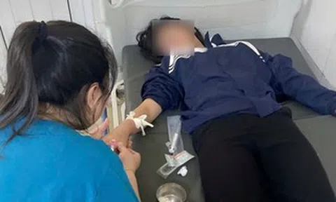 Nữ sinh lớp 7 nghi uống thuốc trừ sâu do áp lực cô lập, trêu chọc từ bạn bè