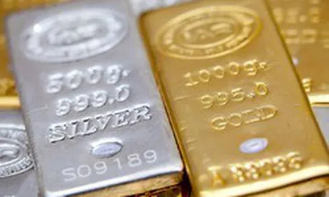 Vàng, bạc bị bán tháo, giá liên tục lao dốc