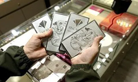 Giá bạc rơi thẳng đứng