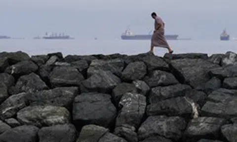 Tại sao 99 con tàu này vẫn đi qua eo biển Hormuz bình an vô sự: Họ đã dùng "phép tàng hình" trước mắt Iran?