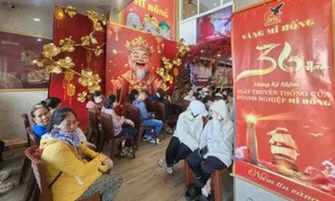 Diễn biến ở tiệm vàng khi giá giảm về dưới 170 triệu đồng/lượng