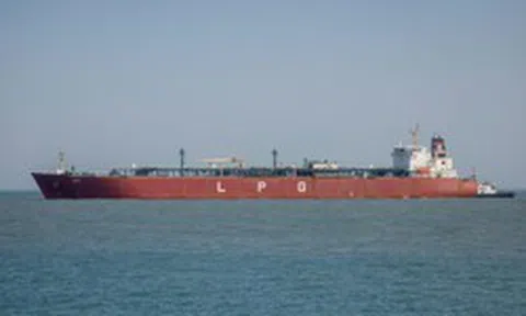 Phát hiện hai tàu chở khí đốt treo cờ Ấn Độ tiến sát Iran, vượt eo biển Hormuz giữa căng thẳng leo thang