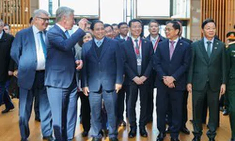 Thăm Tập đoàn khí đốt hàng đầu Nga, Thủ tướng hoan nghênh xây kho cảng LNG, nhà máy điện khí ở Việt Nam