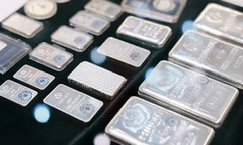 Ngược chiều giá dầu, giá bạc bật tăng mạnh