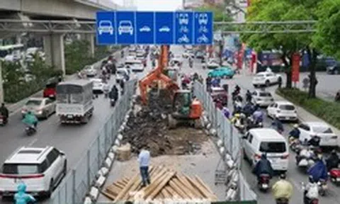 Hà Nội yêu cầu đẩy tiến độ các dự án chống ngập, dỡ rào chắn trên nhiều tuyến phố trung tâm trước 30/4