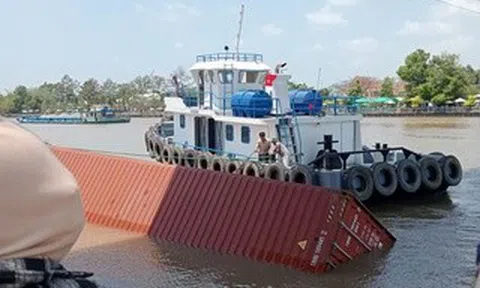 Vụ container rơi xuống kênh Chợ Gạo: Phạt thuyền trưởng 6 triệu đồng