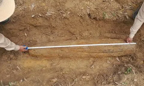 Quả bom nặng hơn 220kg "phát lộ", người dân lập tức trình báo