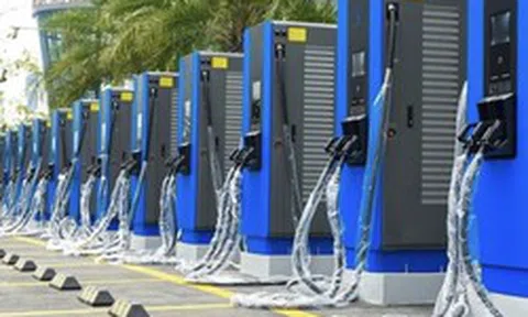 Đại gia may mặc bất ngờ muốn làm trạm sạc xe điện