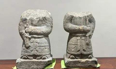 Tìm thấy 2 bức tượng cổ bị mất đầu ở đền Thần