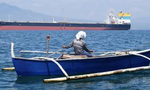 Chỉ còn xăng đủ dùng trong 45 ngày, quốc gia láng giềng Việt Nam lập tức tìm đến 'cứu tinh' Nga, nhập khẩu gần 2,5 triệu thùng dầu